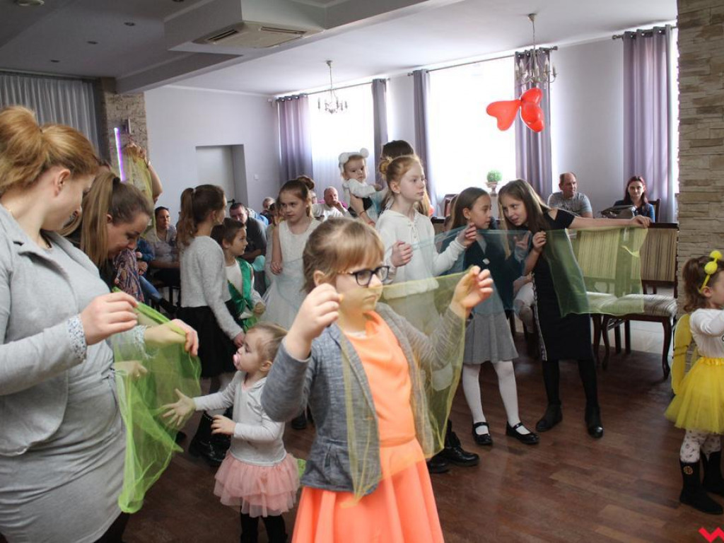 Bal karnawałowy dla dzieci z Parafialnym Zespołem Caritas