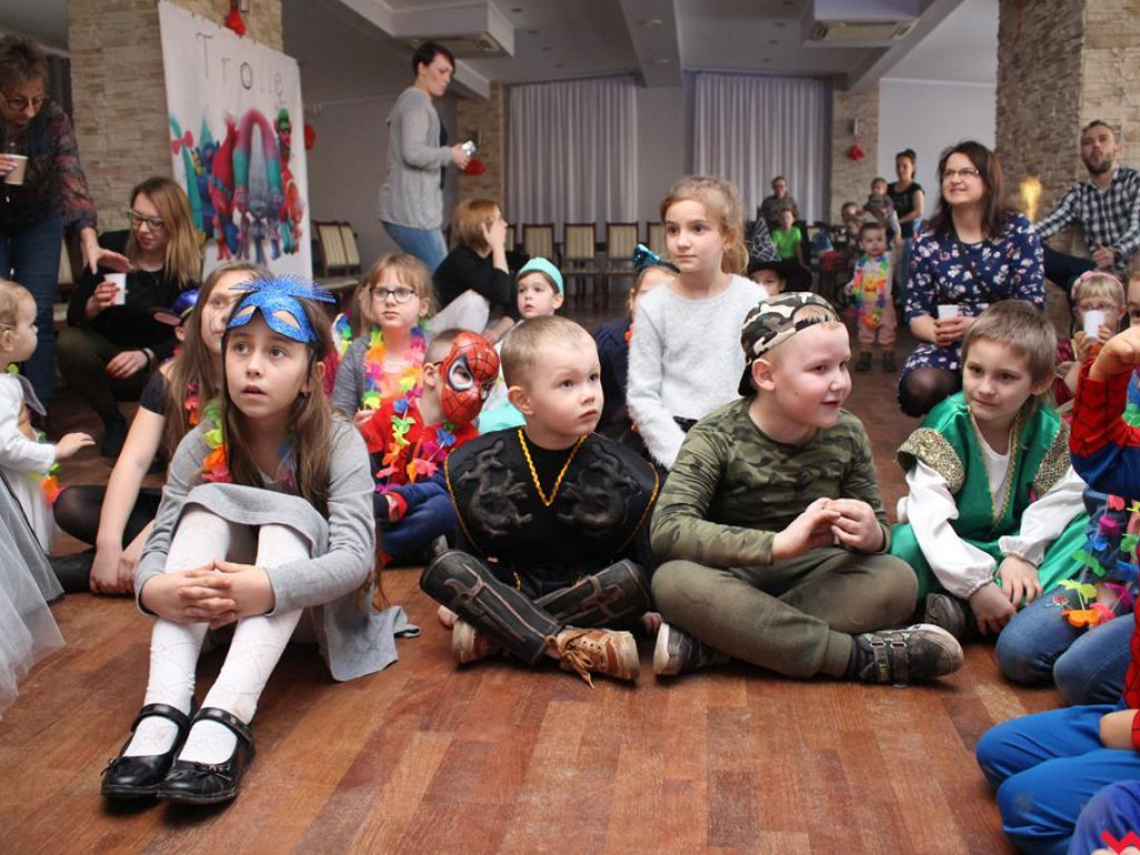 Bal karnawałowy dla dzieci z Parafialnym Zespołem Caritas