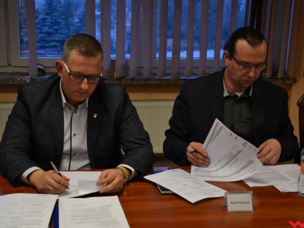 Nowy radny złożył ślubowanie, a sołtys proponuje dawać ludziom pampersy