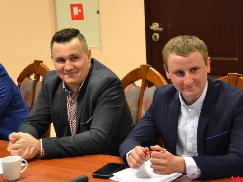 Nowy radny złożył ślubowanie, a sołtys proponuje dawać ludziom pampersy