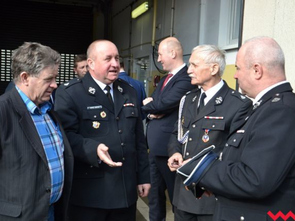Strażacy podsumowali rok. Oficjalnie przekazano im też kluczyki do podnośnika
