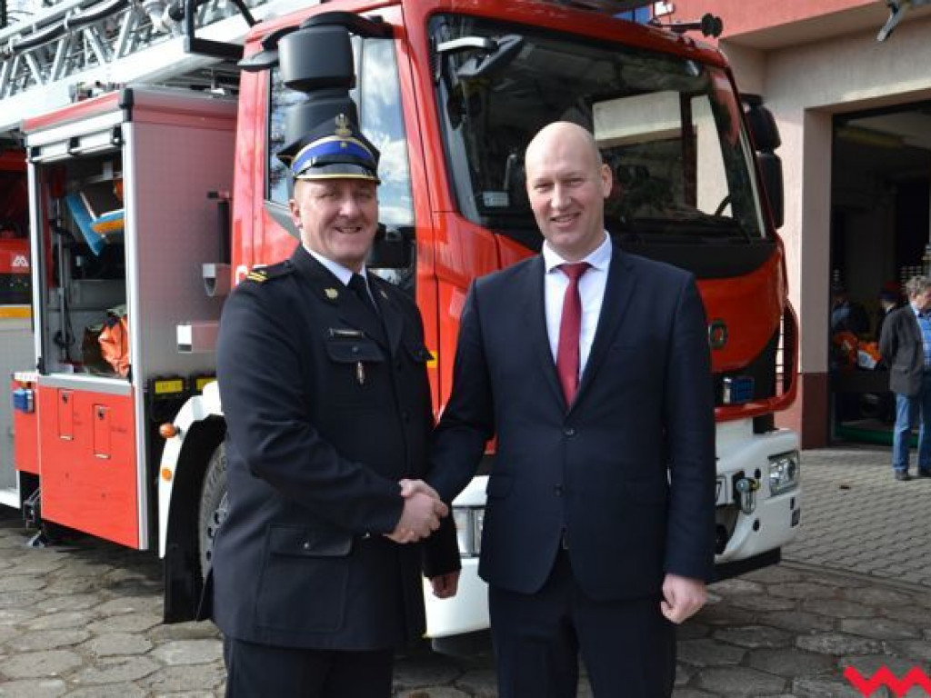 Strażacy podsumowali rok. Oficjalnie przekazano im też kluczyki do podnośnika