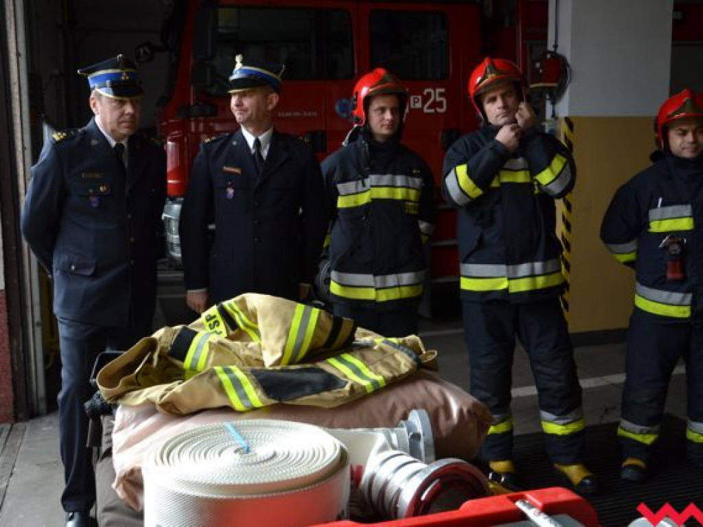 Strażacy podsumowali rok. Oficjalnie przekazano im też kluczyki do podnośnika