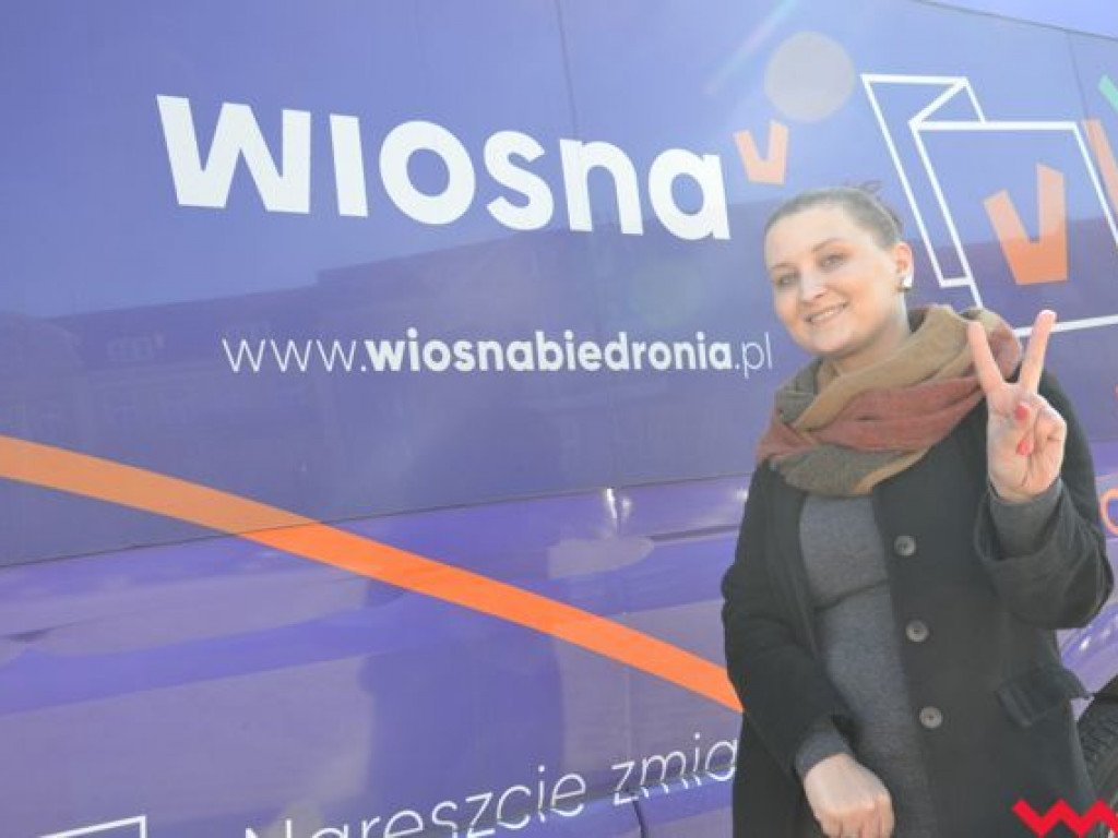 Bus Wiosny Roberta Biedronia na wrzesińskim rynku bez partyjnych liderów