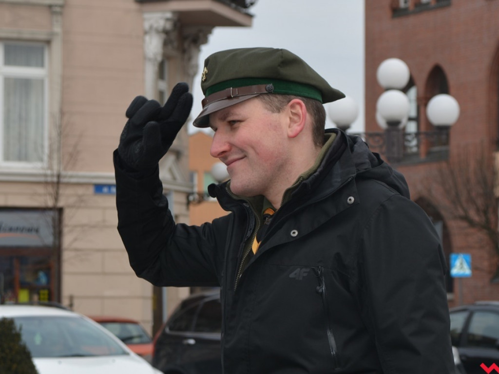 Zuchy i harcerze obdzielili wrześnian uśmiechem i słodkościami