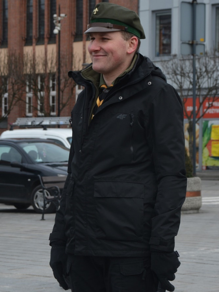 Zuchy i harcerze obdzielili wrześnian uśmiechem i słodkościami