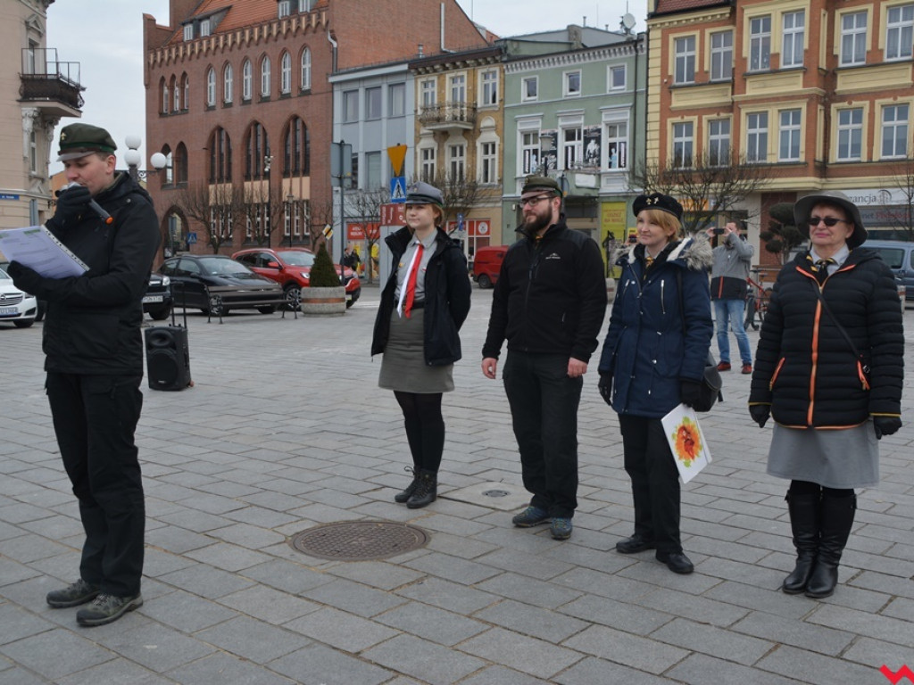 Zuchy i harcerze obdzielili wrześnian uśmiechem i słodkościami
