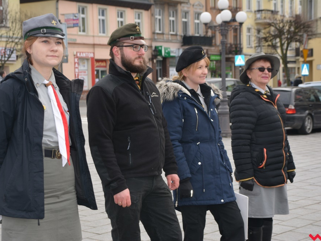Zuchy i harcerze obdzielili wrześnian uśmiechem i słodkościami