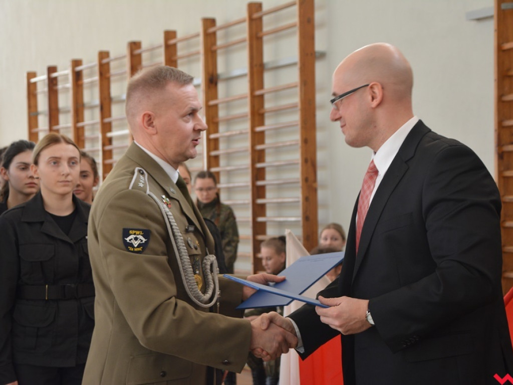 Umowa między ZSTiO a Szkołą Podoficerską Wojsk Lądowych podpisana w dzień patrona