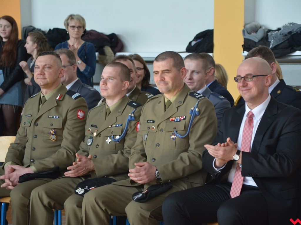 Umowa między ZSTiO a Szkołą Podoficerską Wojsk Lądowych podpisana w dzień patrona