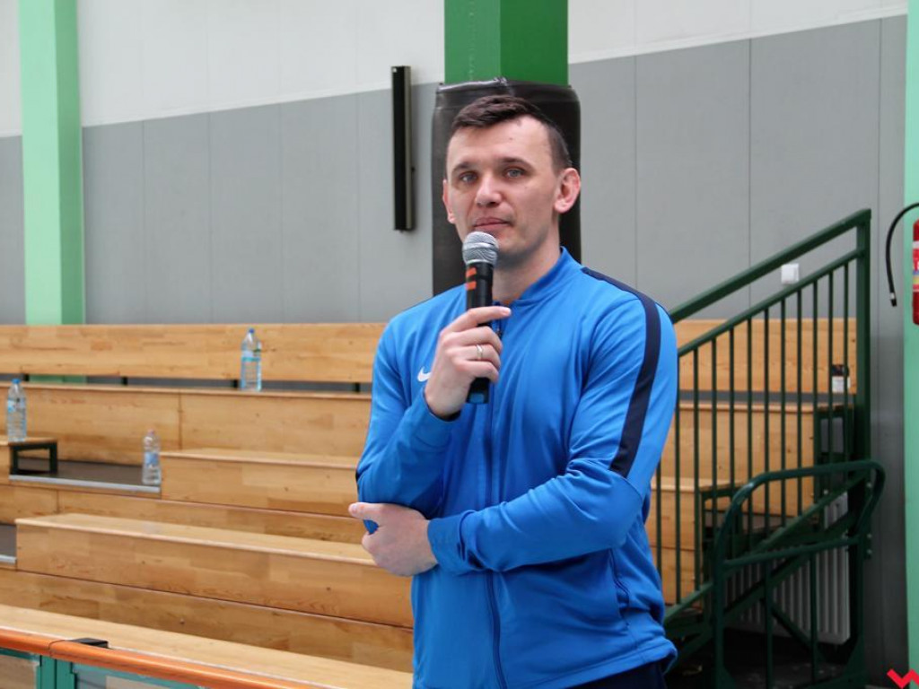 Dziewczyny z powiatu grały w piłkę ręczną
