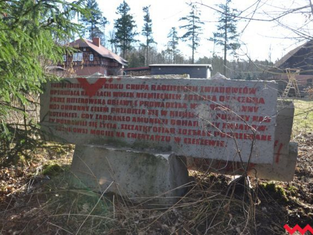 Po pół wieku rozebrano pomnik żołnierzy radzieckich w Sarnicach