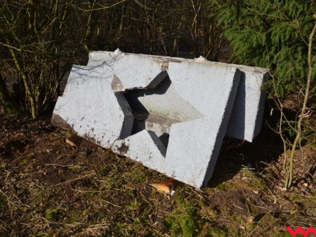 Po pół wieku rozebrano pomnik żołnierzy radzieckich w Sarnicach