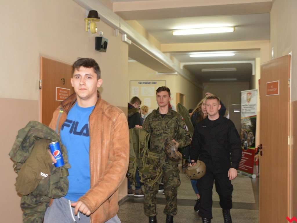 Kandydaci i kandydatki zapoznali się z ofertą edukacyjną Zespołu Szkół Technicznych i Ogólnokształcących