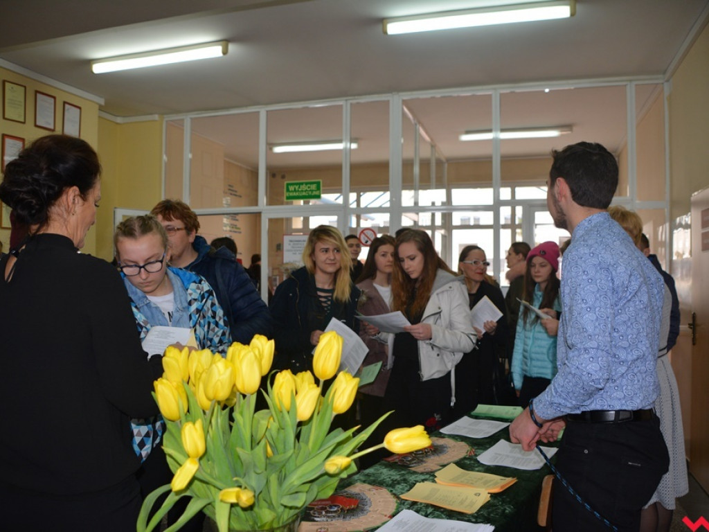 Kandydaci i kandydatki zapoznali się z ofertą edukacyjną Zespołu Szkół Technicznych i Ogólnokształcących
