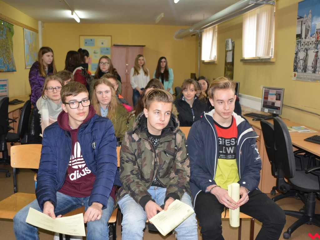 Kandydaci i kandydatki zapoznali się z ofertą edukacyjną Zespołu Szkół Technicznych i Ogólnokształcących