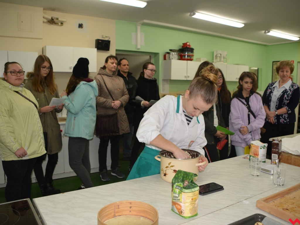 Kandydaci i kandydatki zapoznali się z ofertą edukacyjną Zespołu Szkół Technicznych i Ogólnokształcących