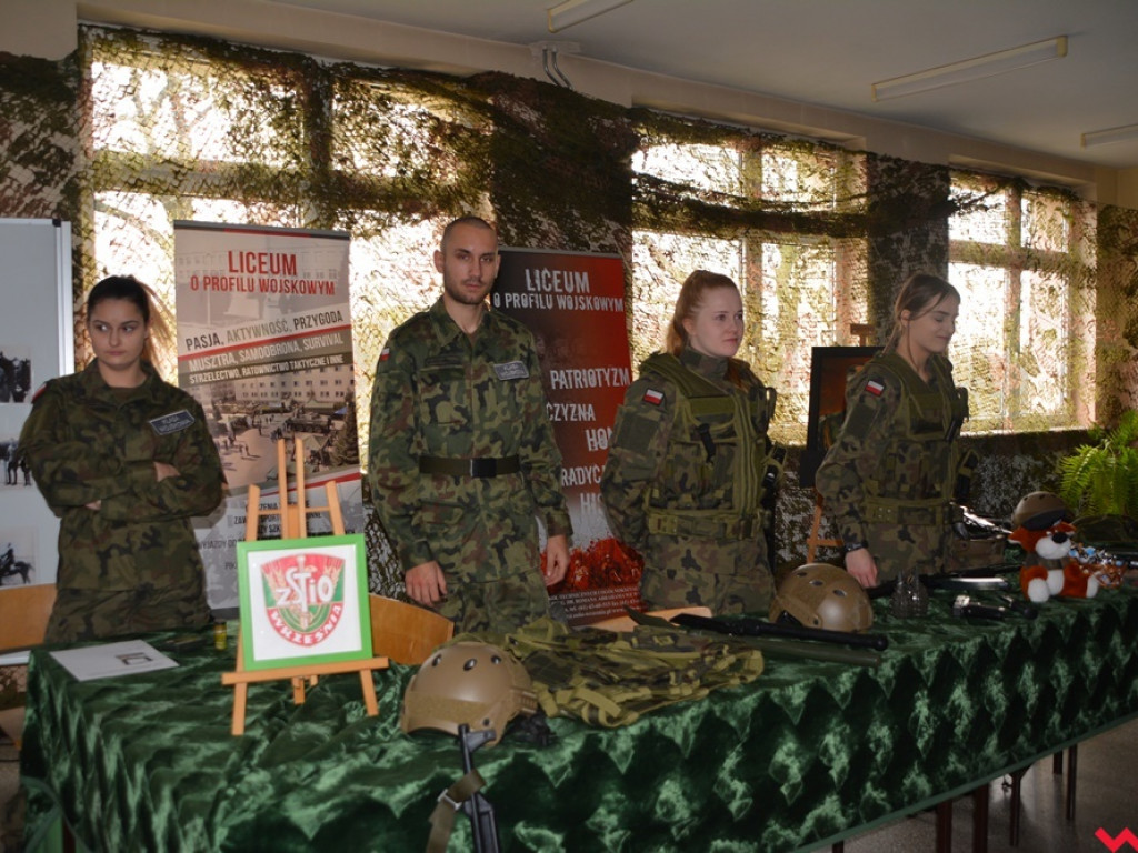 Kandydaci i kandydatki zapoznali się z ofertą edukacyjną Zespołu Szkół Technicznych i Ogólnokształcących