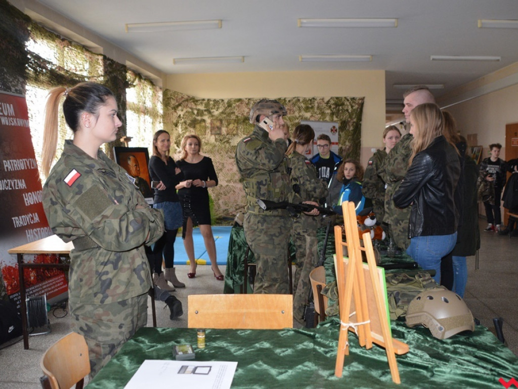 Kandydaci i kandydatki zapoznali się z ofertą edukacyjną Zespołu Szkół Technicznych i Ogólnokształcących
