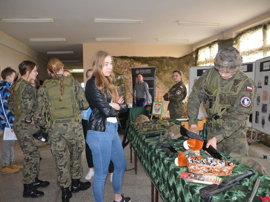 Kandydaci i kandydatki zapoznali się z ofertą edukacyjną Zespołu Szkół Technicznych i Ogólnokształcących