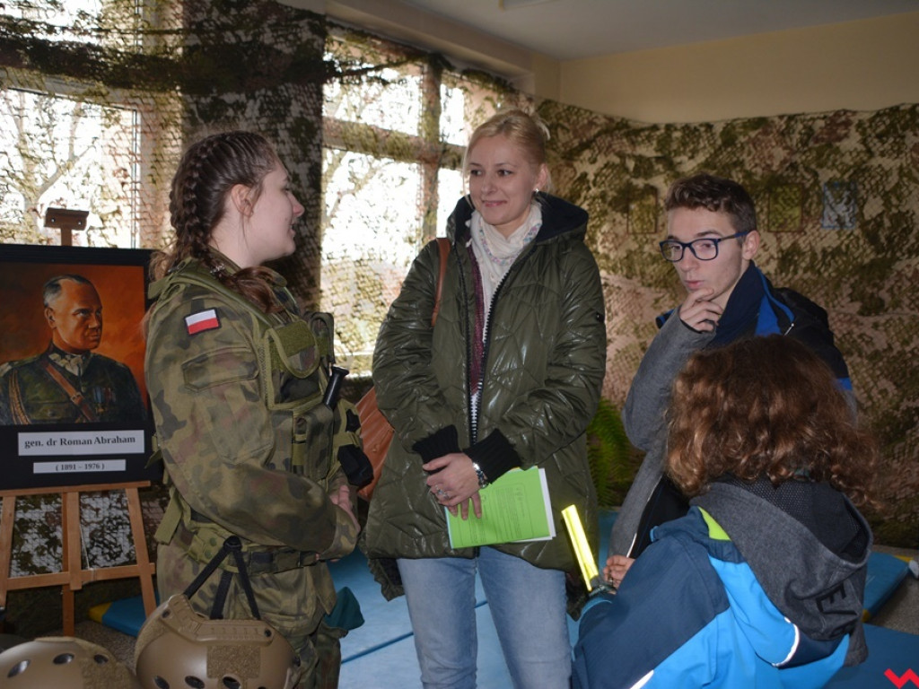 Kandydaci i kandydatki zapoznali się z ofertą edukacyjną Zespołu Szkół Technicznych i Ogólnokształcących