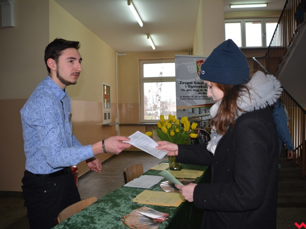 Kandydaci i kandydatki zapoznali się z ofertą edukacyjną Zespołu Szkół Technicznych i Ogólnokształcących