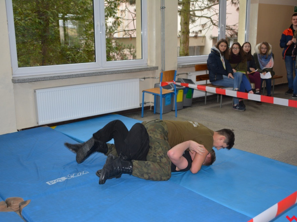 Kandydaci i kandydatki zapoznali się z ofertą edukacyjną Zespołu Szkół Technicznych i Ogólnokształcących