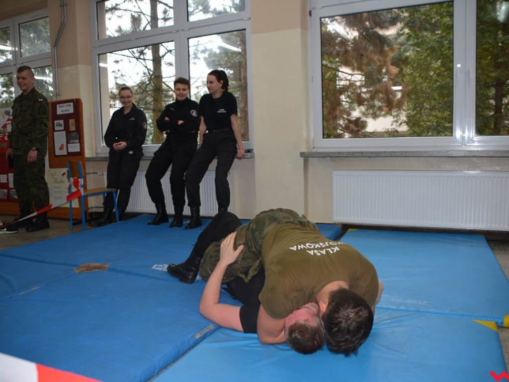 Kandydaci i kandydatki zapoznali się z ofertą edukacyjną Zespołu Szkół Technicznych i Ogólnokształcących