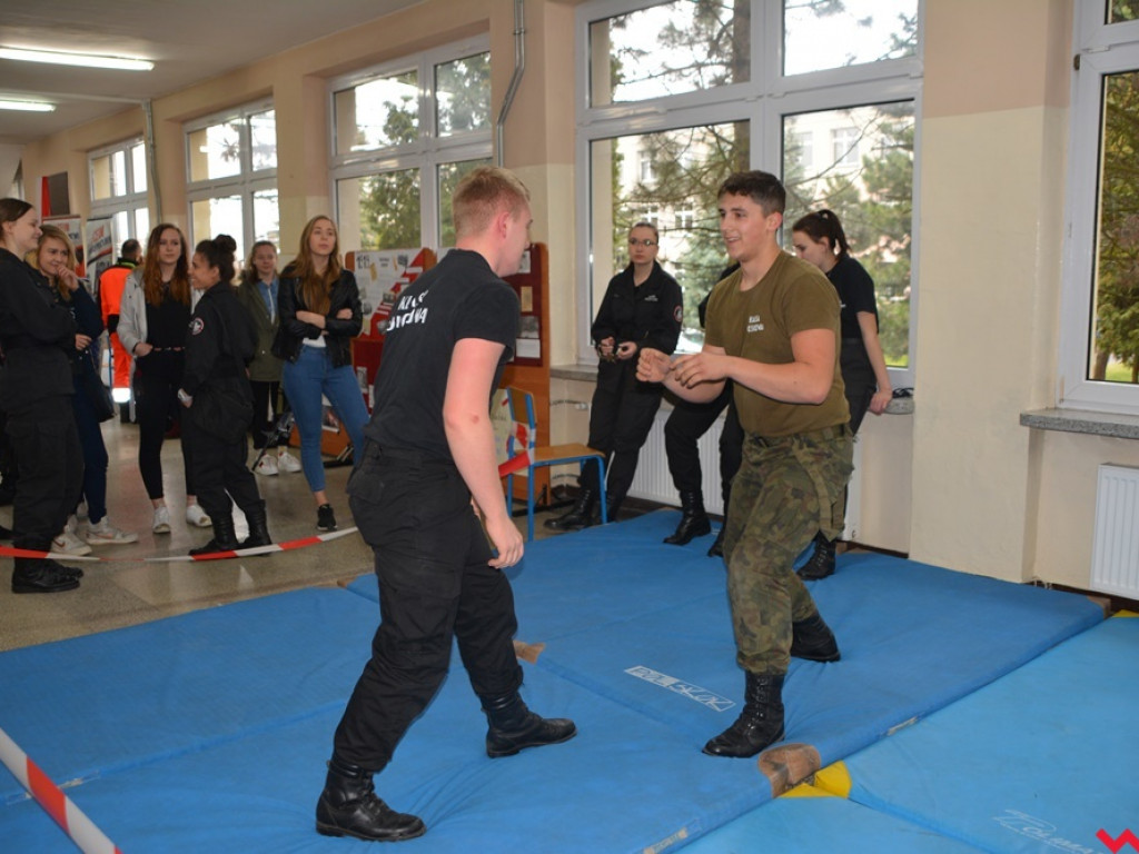 Kandydaci i kandydatki zapoznali się z ofertą edukacyjną Zespołu Szkół Technicznych i Ogólnokształcących