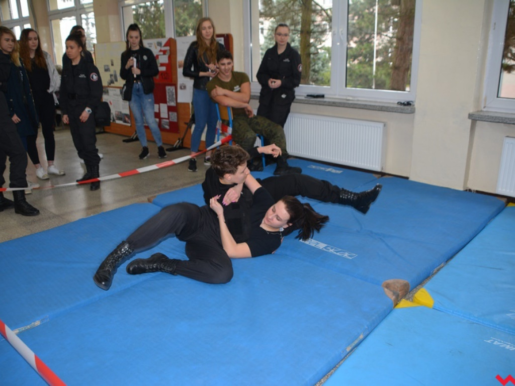 Kandydaci i kandydatki zapoznali się z ofertą edukacyjną Zespołu Szkół Technicznych i Ogólnokształcących