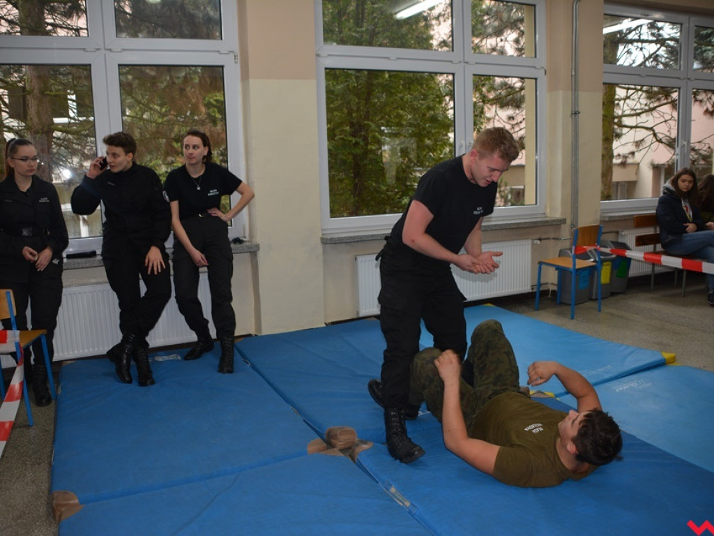 Kandydaci i kandydatki zapoznali się z ofertą edukacyjną Zespołu Szkół Technicznych i Ogólnokształcących