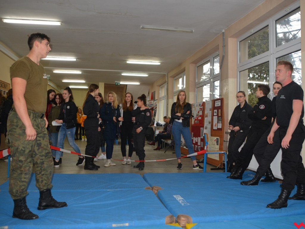 Kandydaci i kandydatki zapoznali się z ofertą edukacyjną Zespołu Szkół Technicznych i Ogólnokształcących