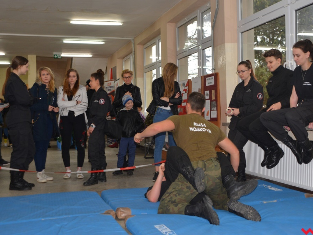 Kandydaci i kandydatki zapoznali się z ofertą edukacyjną Zespołu Szkół Technicznych i Ogólnokształcących