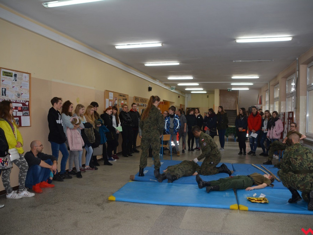 Kandydaci i kandydatki zapoznali się z ofertą edukacyjną Zespołu Szkół Technicznych i Ogólnokształcących