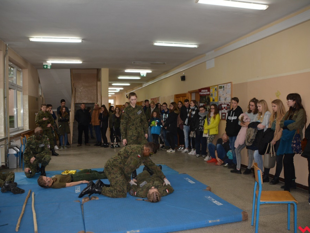 Kandydaci i kandydatki zapoznali się z ofertą edukacyjną Zespołu Szkół Technicznych i Ogólnokształcących