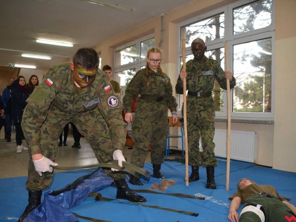 Kandydaci i kandydatki zapoznali się z ofertą edukacyjną Zespołu Szkół Technicznych i Ogólnokształcących