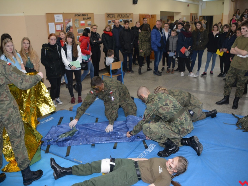 Kandydaci i kandydatki zapoznali się z ofertą edukacyjną Zespołu Szkół Technicznych i Ogólnokształcących