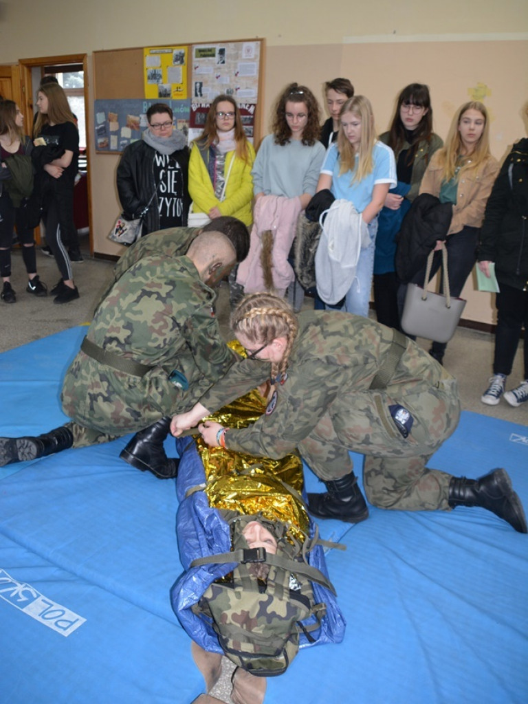 Kandydaci i kandydatki zapoznali się z ofertą edukacyjną Zespołu Szkół Technicznych i Ogólnokształcących