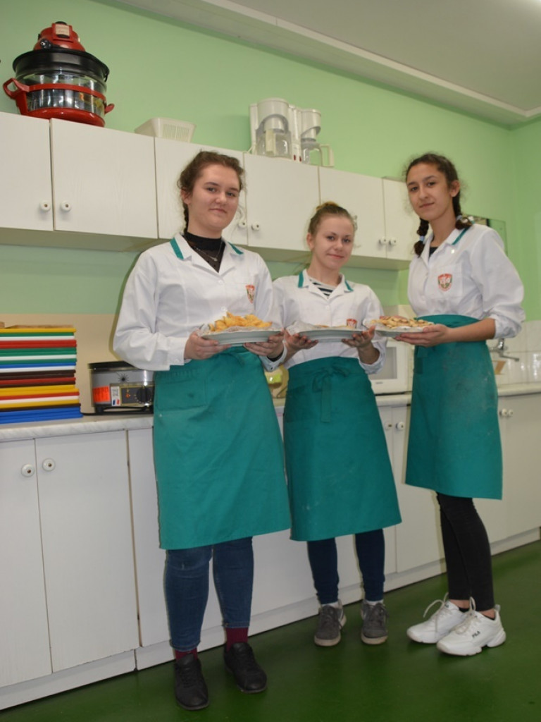 Kandydaci i kandydatki zapoznali się z ofertą edukacyjną Zespołu Szkół Technicznych i Ogólnokształcących