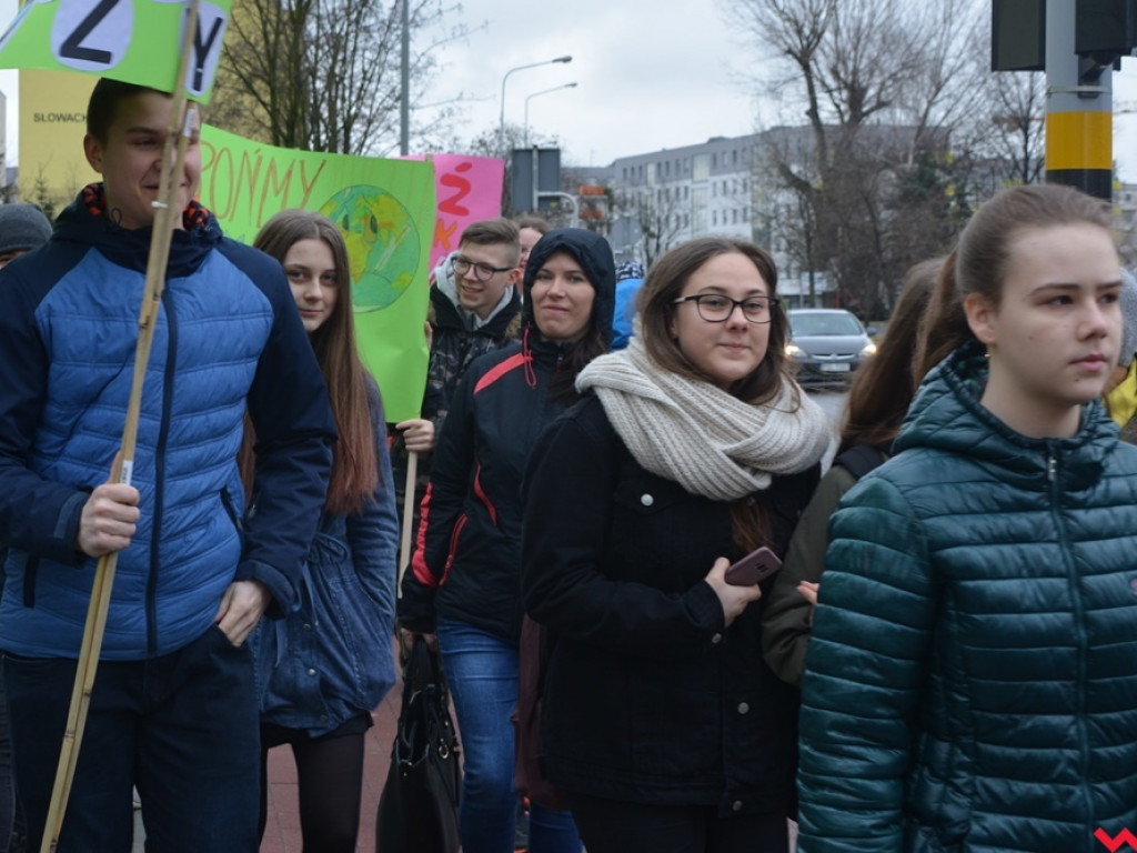 To były wagary w obronie własnej przyszłości. Młodzieżowy Strajk Klimatyczny na naszych ulicach
