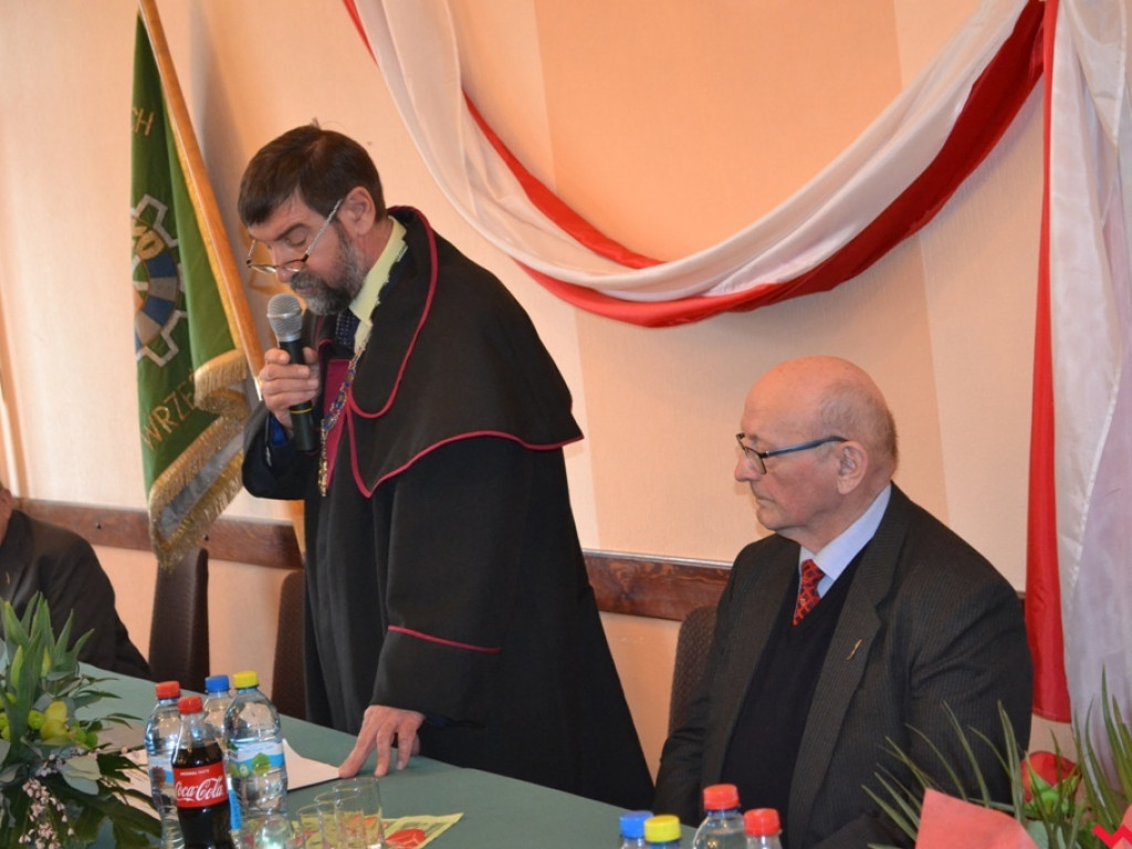 Kazimierz Podlewski odebrał platynowy medal, a Marian Gawron podziękował za współpracę