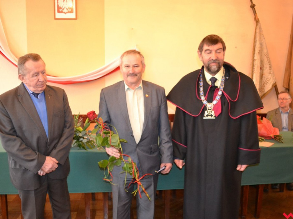 Kazimierz Podlewski odebrał platynowy medal, a Marian Gawron podziękował za współpracę