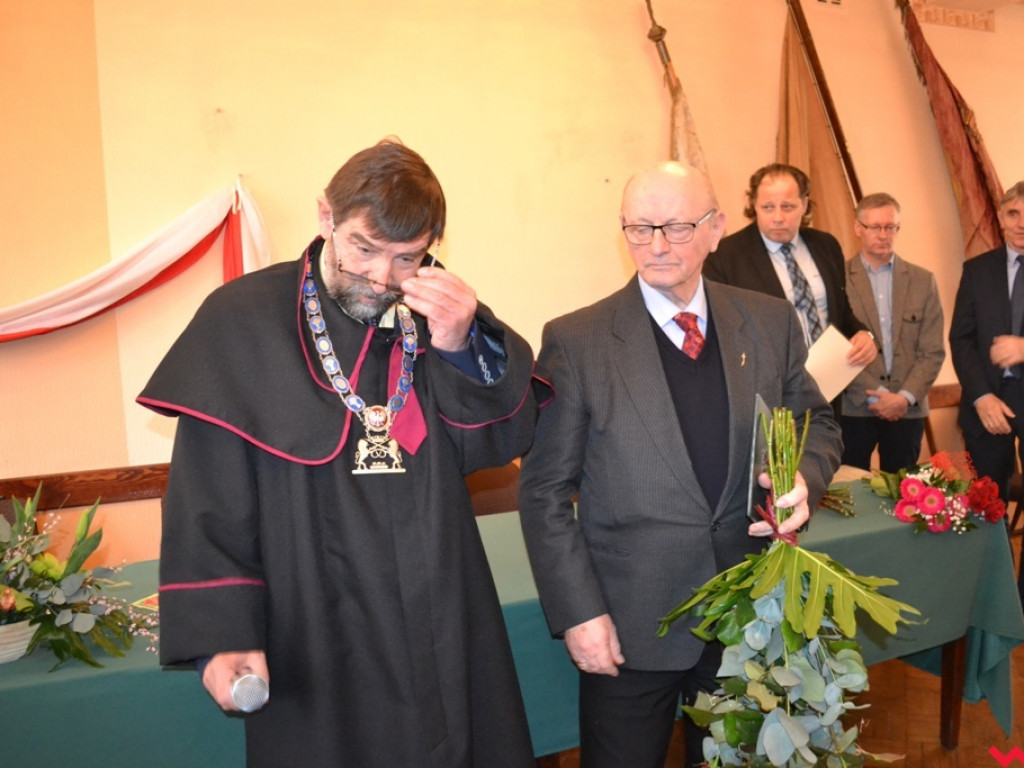 Kazimierz Podlewski odebrał platynowy medal, a Marian Gawron podziękował za współpracę