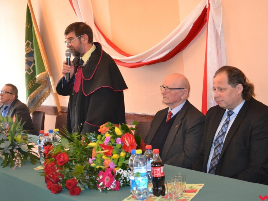 Kazimierz Podlewski odebrał platynowy medal, a Marian Gawron podziękował za współpracę