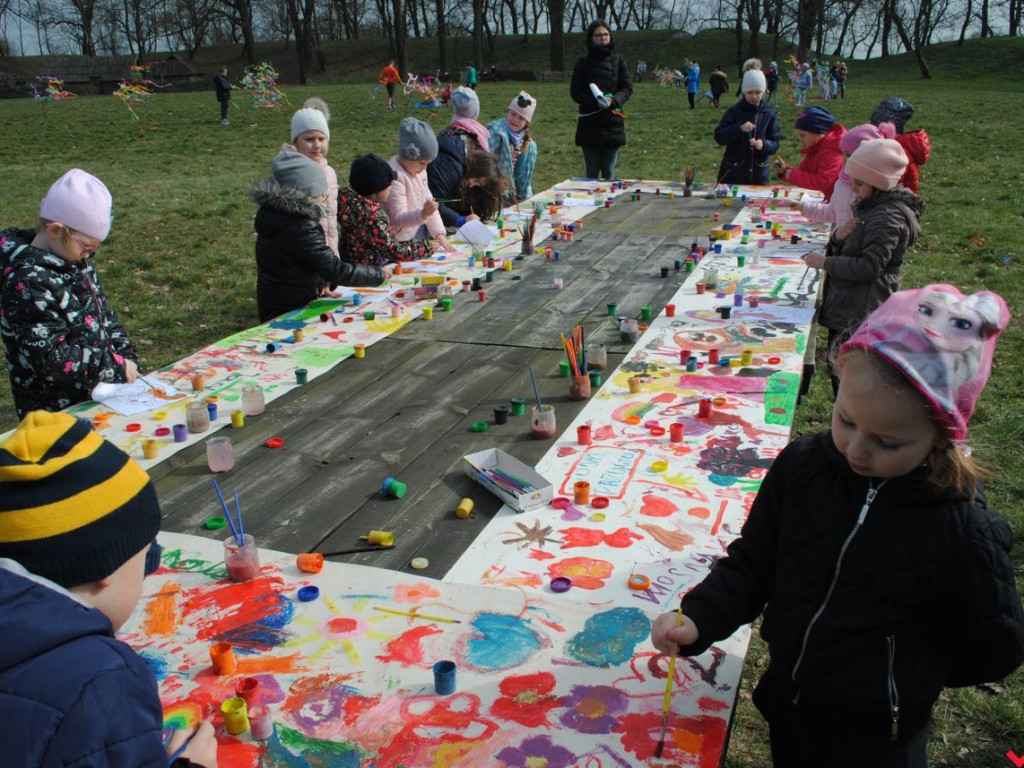 Dzieci z całej Wielkopolski powitały wiosnę w Grzybowie