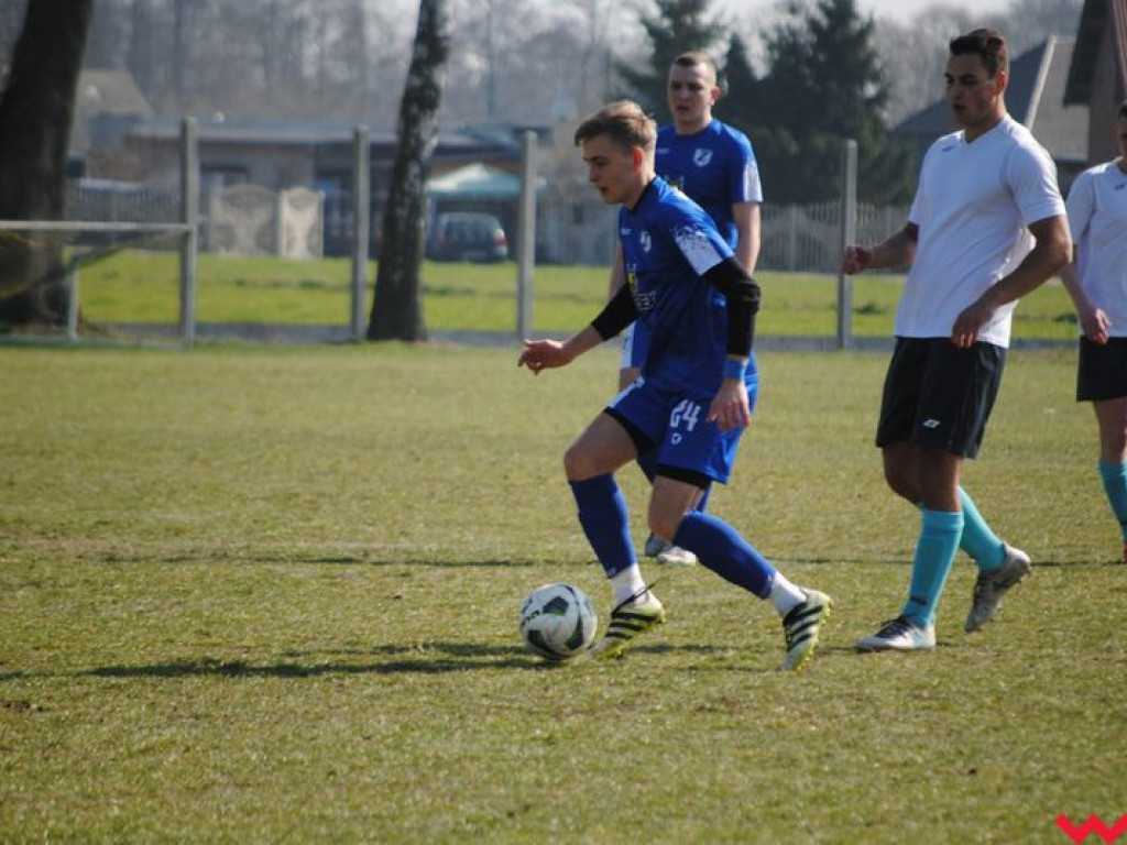 Płomień nadal zaskakuje. Neklanie wygrywają z wyżej notowanym Zrywem Dąbie