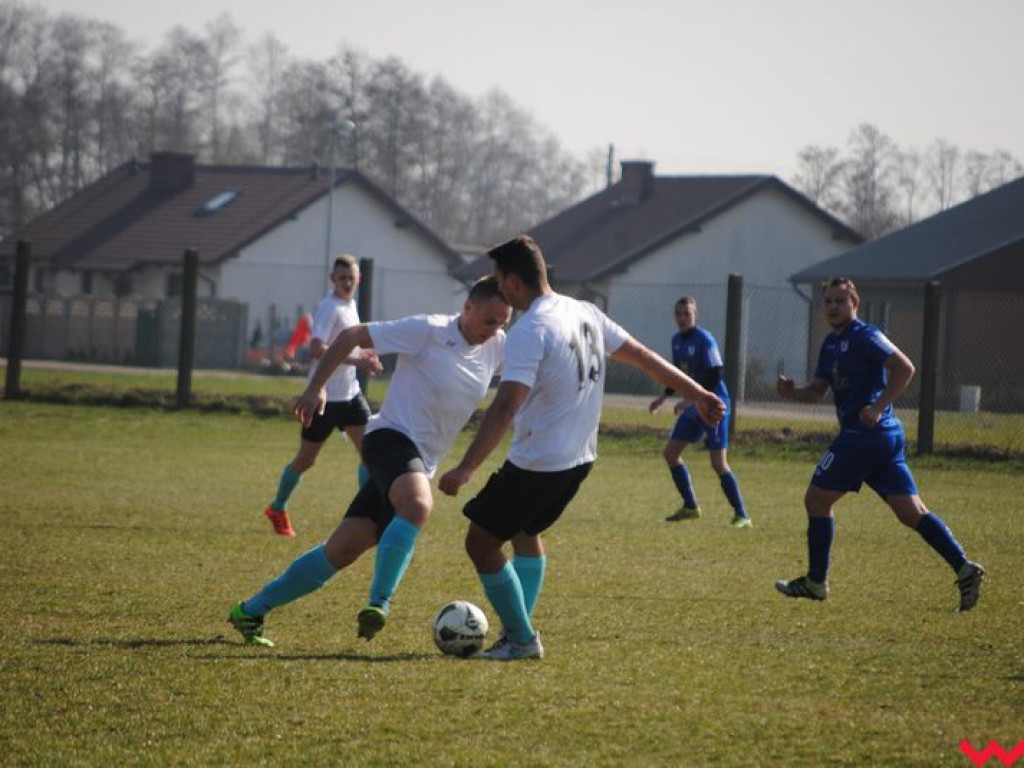 Płomień nadal zaskakuje. Neklanie wygrywają z wyżej notowanym Zrywem Dąbie