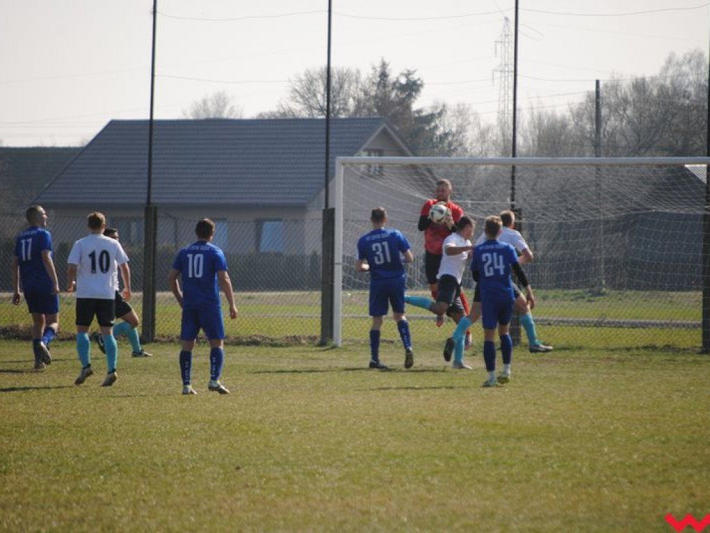 Płomień nadal zaskakuje. Neklanie wygrywają z wyżej notowanym Zrywem Dąbie