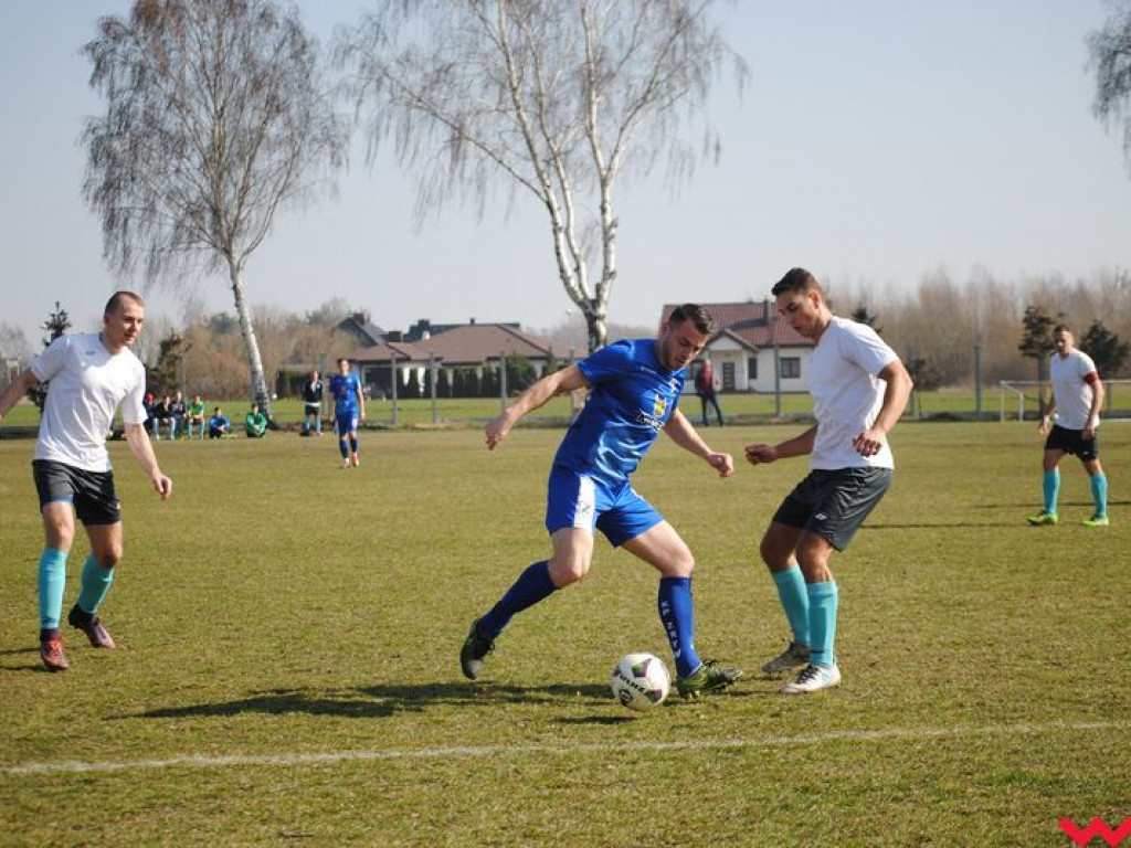 Płomień nadal zaskakuje. Neklanie wygrywają z wyżej notowanym Zrywem Dąbie