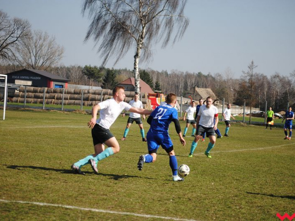 Płomień nadal zaskakuje. Neklanie wygrywają z wyżej notowanym Zrywem Dąbie